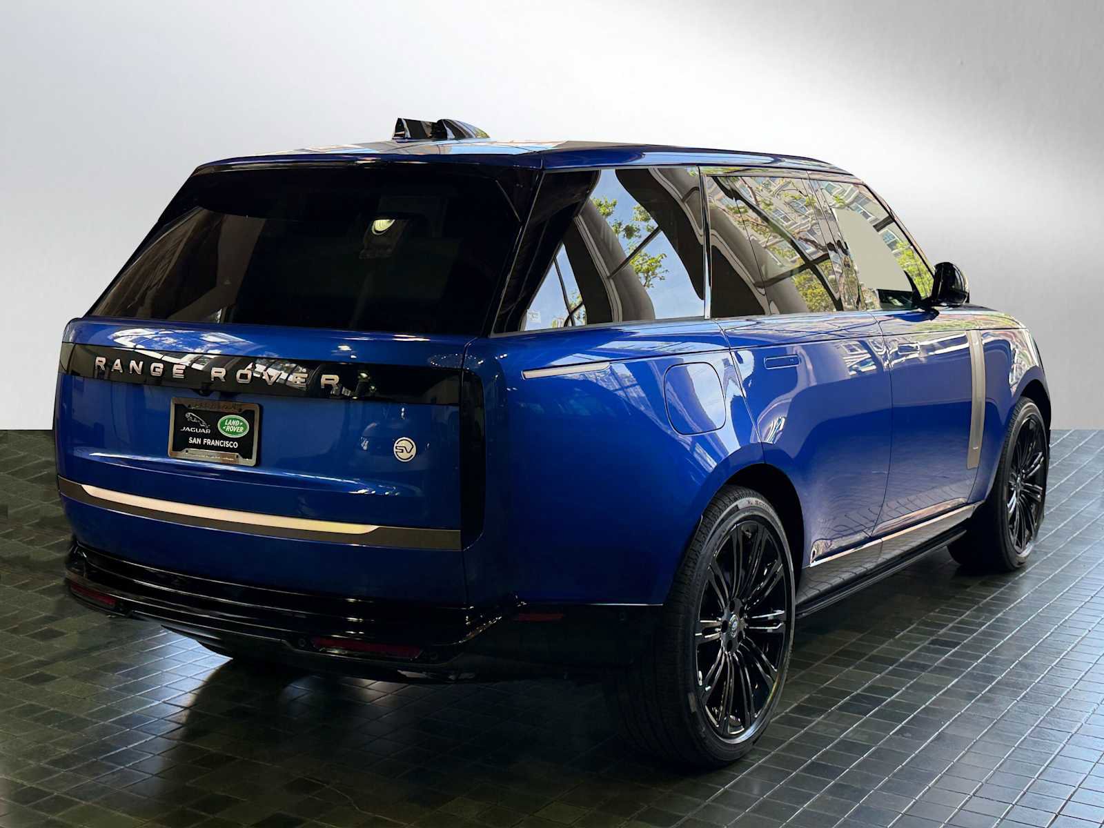 New 2025 Land Rover Range Rover SV image 7