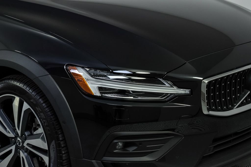 Certified 2024 Volvo V60 B5 Cross Country Plus image 39
