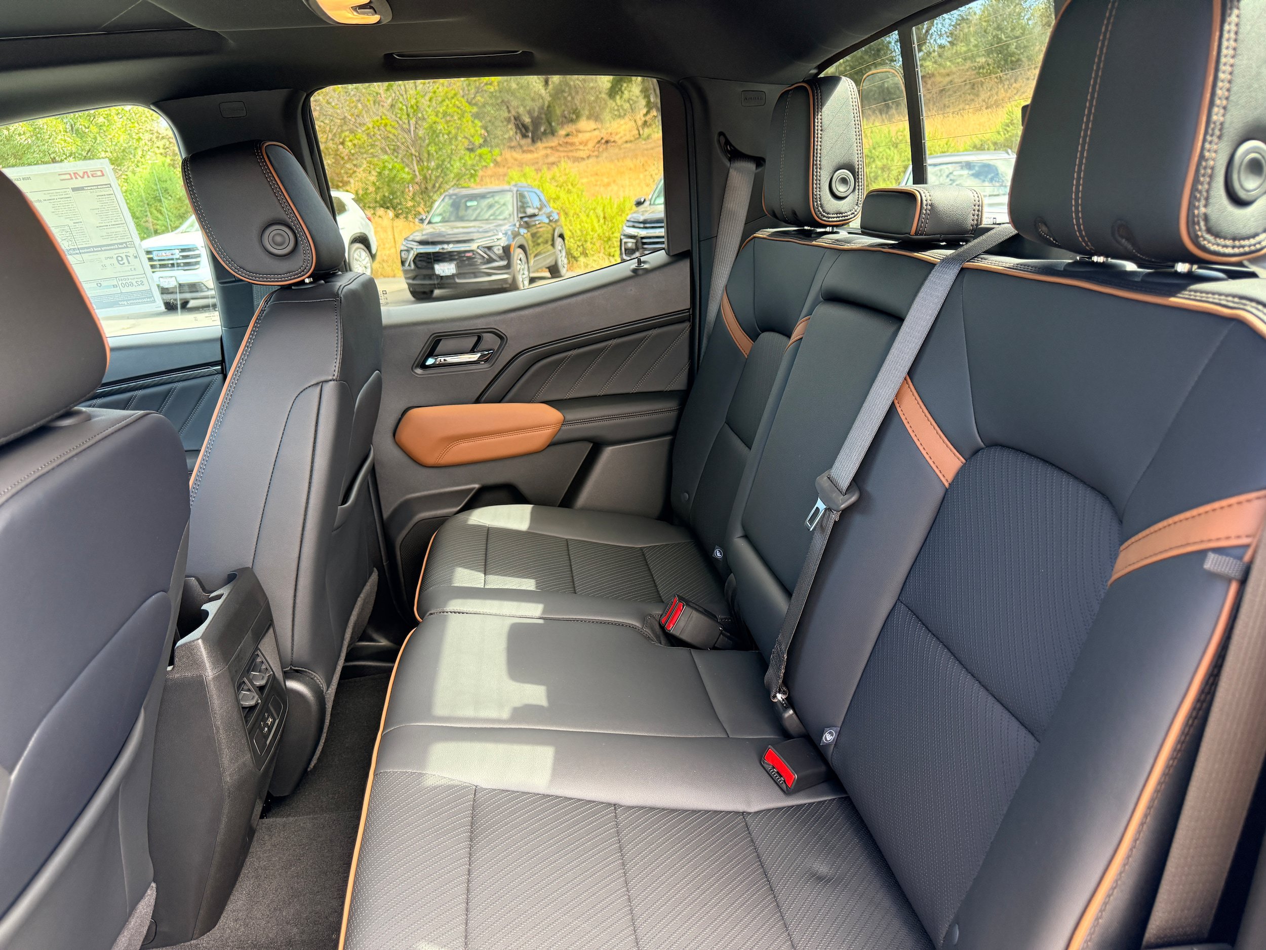 New 2026 GMC Canyon AT4 w/ Technology Plus Package AWD/4WD image 8
