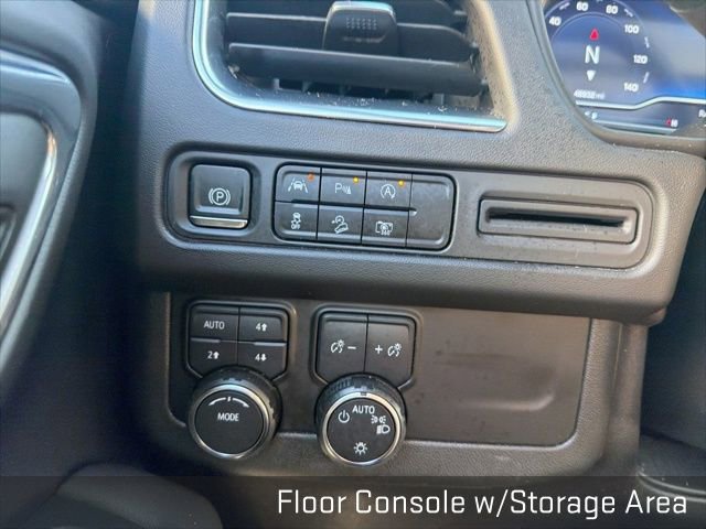 Used 2023 Chevrolet Suburban Z71 w/ Luxury Package AWD/4WD image 39