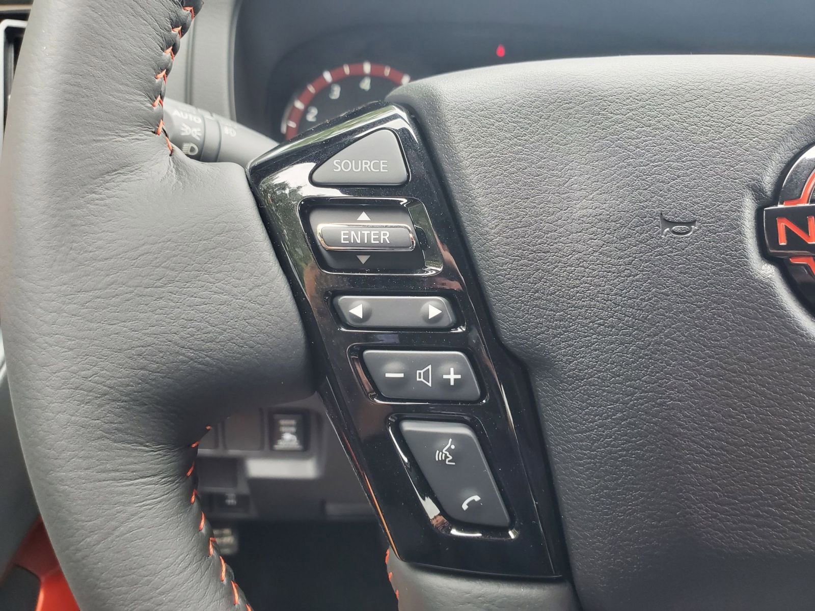 New 2026 Nissan Frontier PRO-4X w/ Pro-4x Convenience Package AWD/4WD image 13