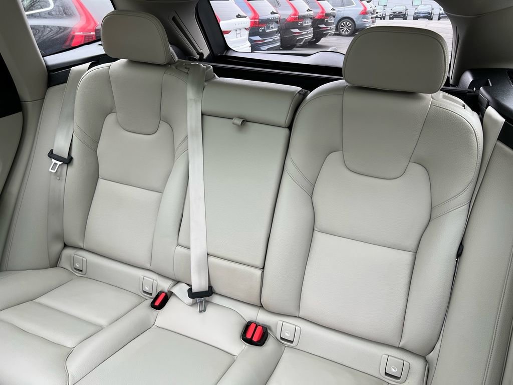 Certified 2024 Volvo XC60 B5 Plus w/ Climate Package AWD/4WD image 20