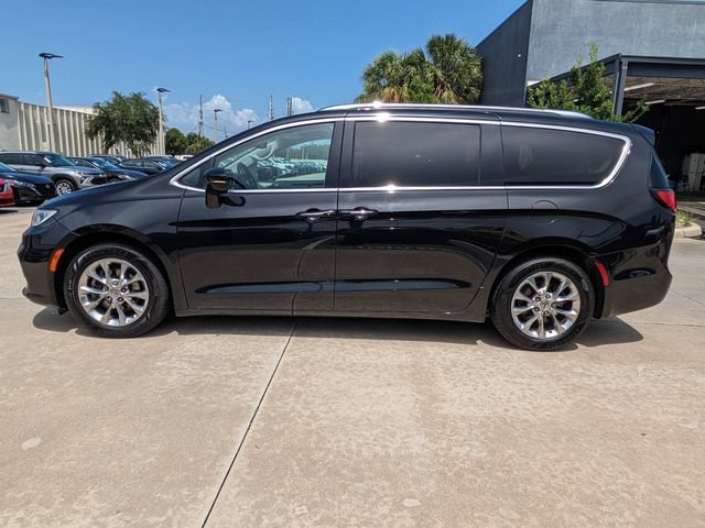 Used 2021 Chrysler Pacifica Touring-L FWD image 9
