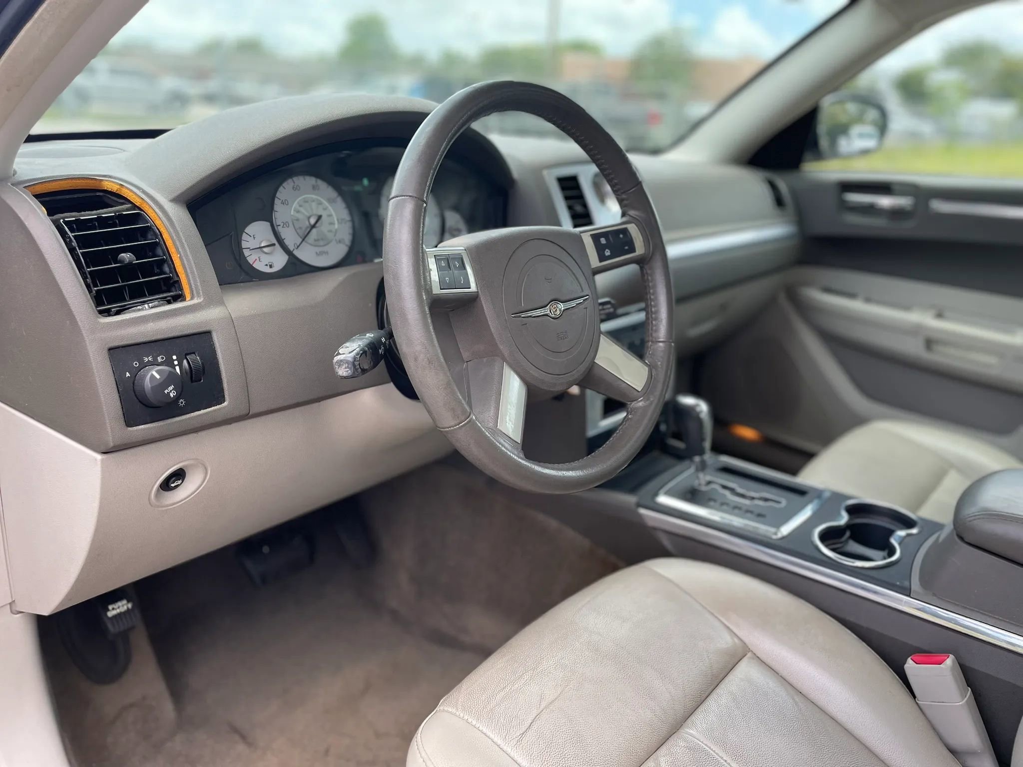 Used 2010 Chrysler 300 Touring RWD image 16