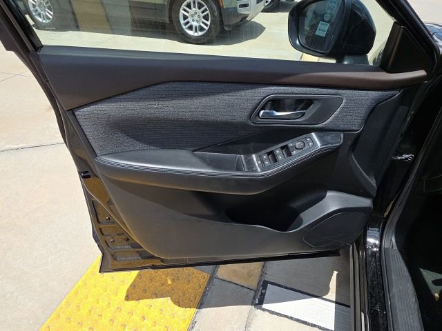 Used 2023 Nissan Rogue SV FWD image 11