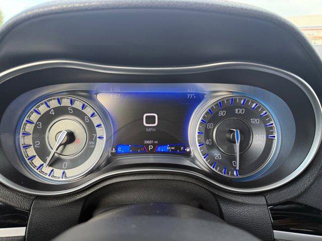 Used 2022 Chrysler 300 S image 30