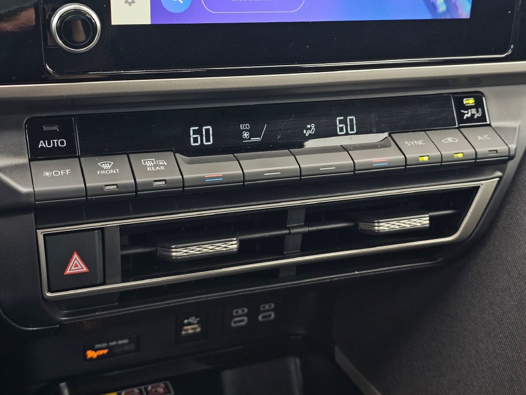 Used 2025 Toyota Camry LE FWD image 31