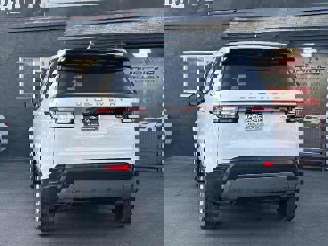 Used 2017 Land Rover Discovery SE image 15