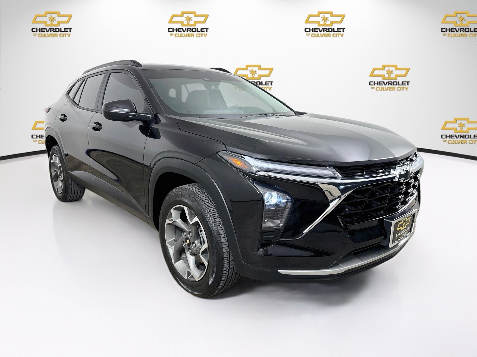Used 2025 Chevrolet Trax LT w/ Driver Confidence Package FWD image 1