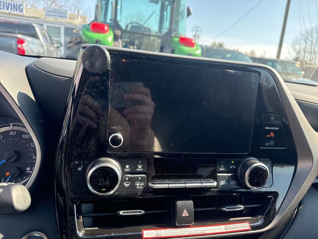 Used 2024 Toyota Highlander XLE image 23