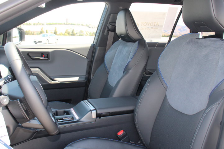 New 2026 Toyota RAV4 XSE w/ Panoramic Sun Roof Package AWD/4WD image 9