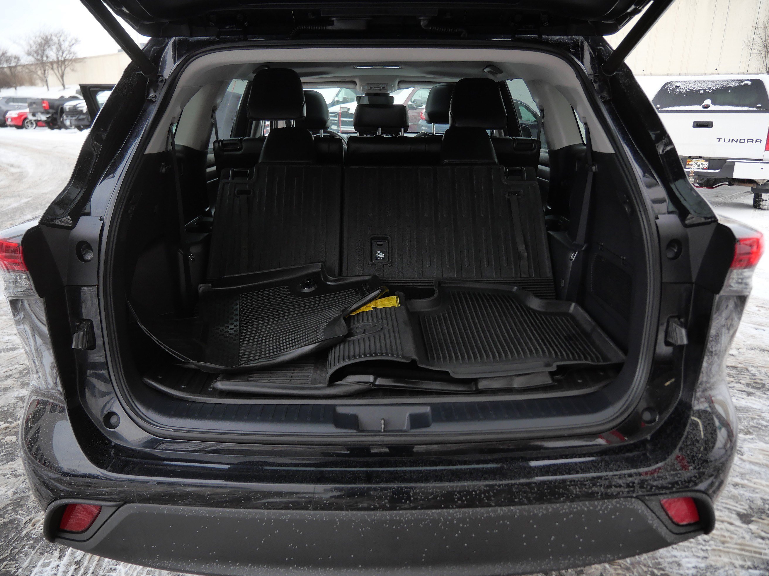 Used 2022 Toyota Highlander XLE image 19