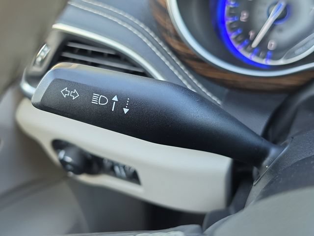 Used 2021 Chrysler Pacifica Limited AWD/4WD image 23