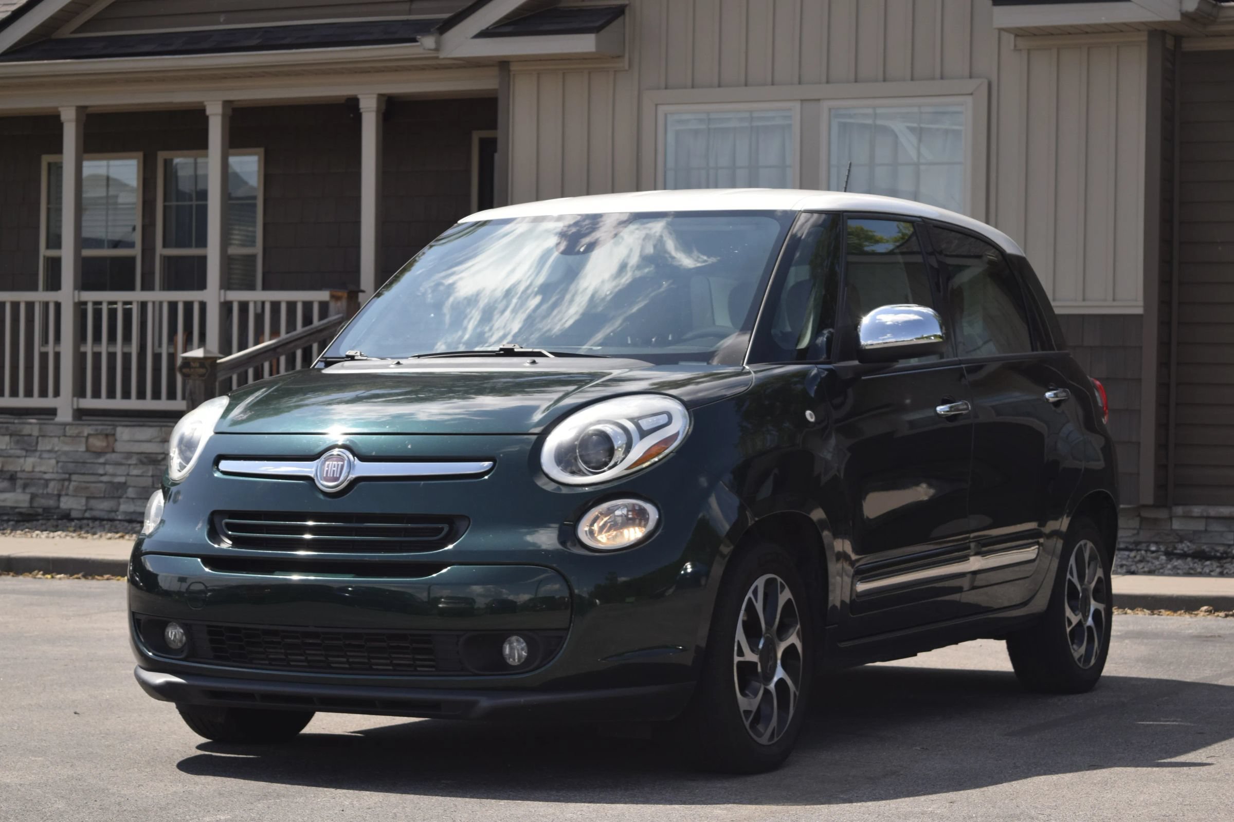 Used 2014 FIAT 500L Lounge FWD image 1