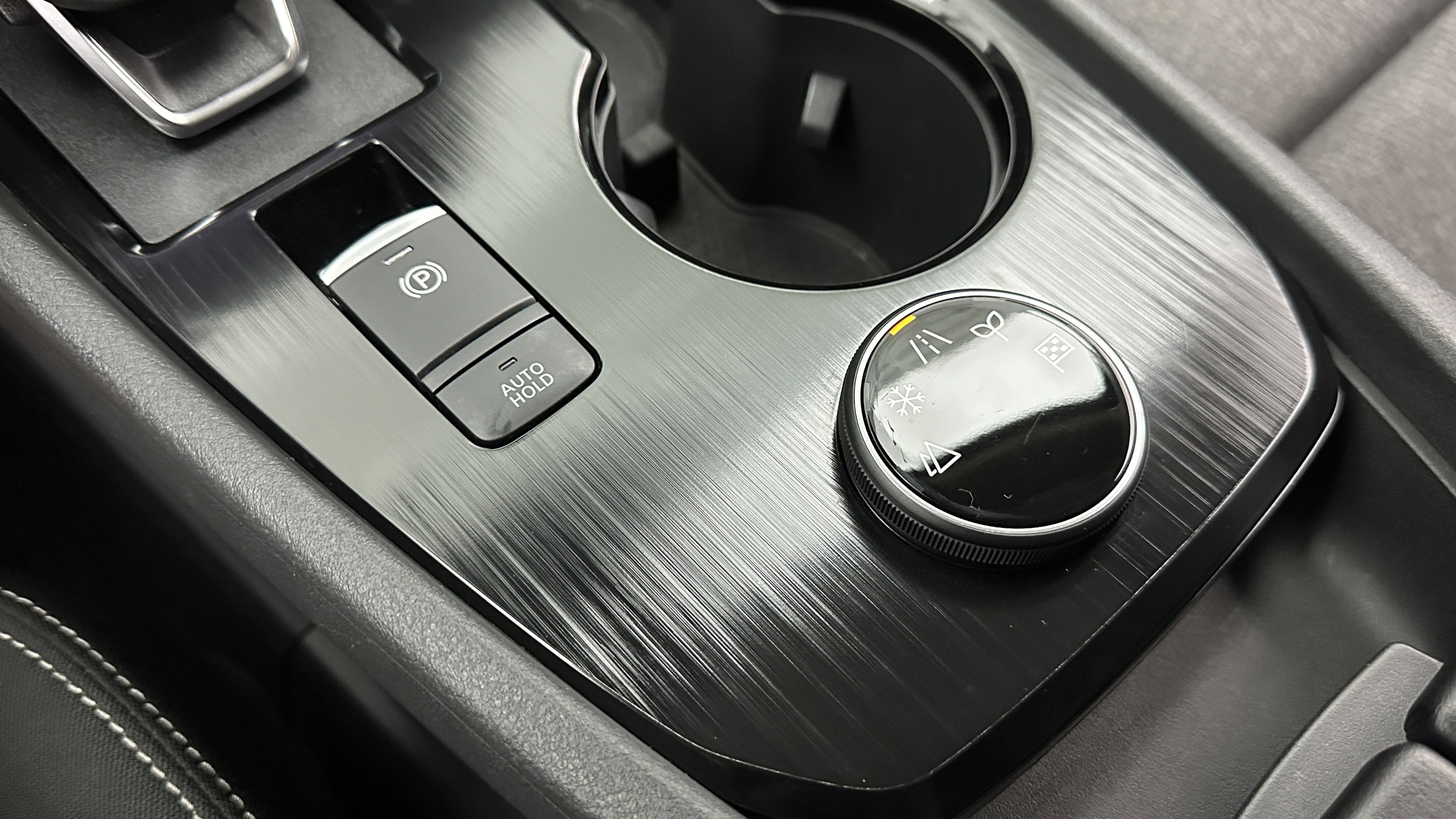 Used 2025 Nissan Rogue SV image 18