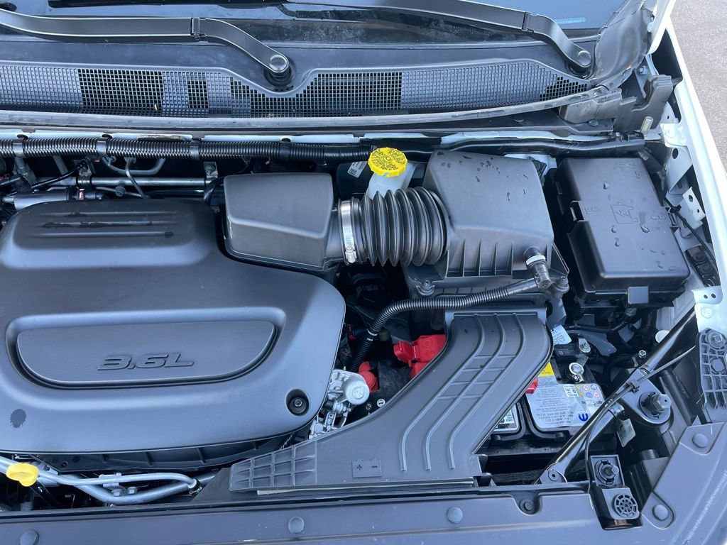 Used 2025 Chrysler Pacifica Limited FWD image 41