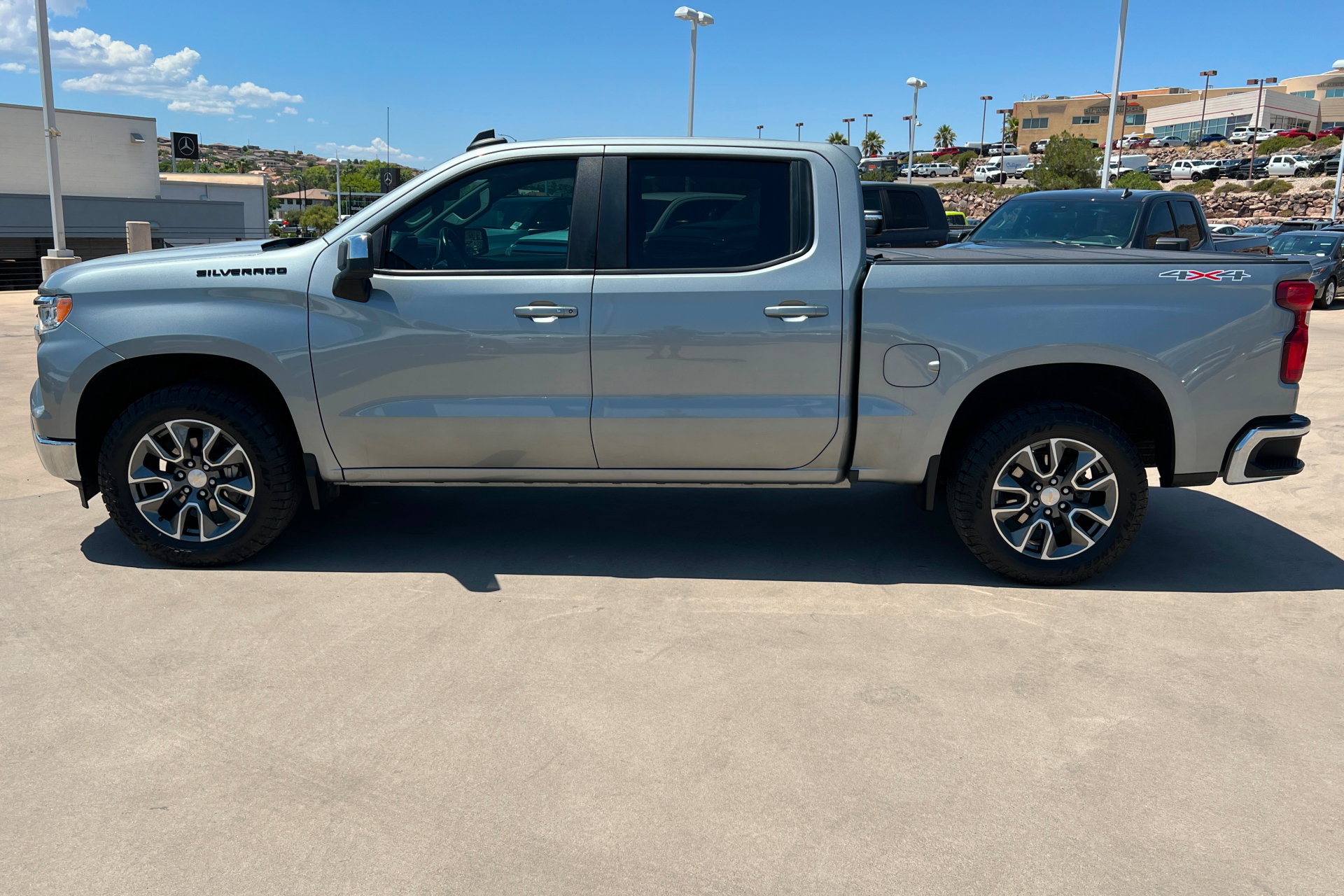 Used 2023 Chevrolet Silverado 1500 LT w/ Convenience Package II AWD/4WD image 2