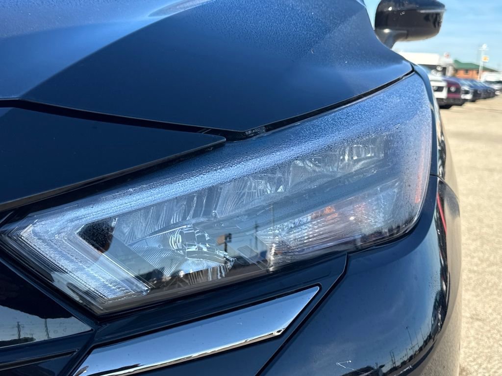 New 2025 Nissan Versa SR w/ Trunk Package image 10