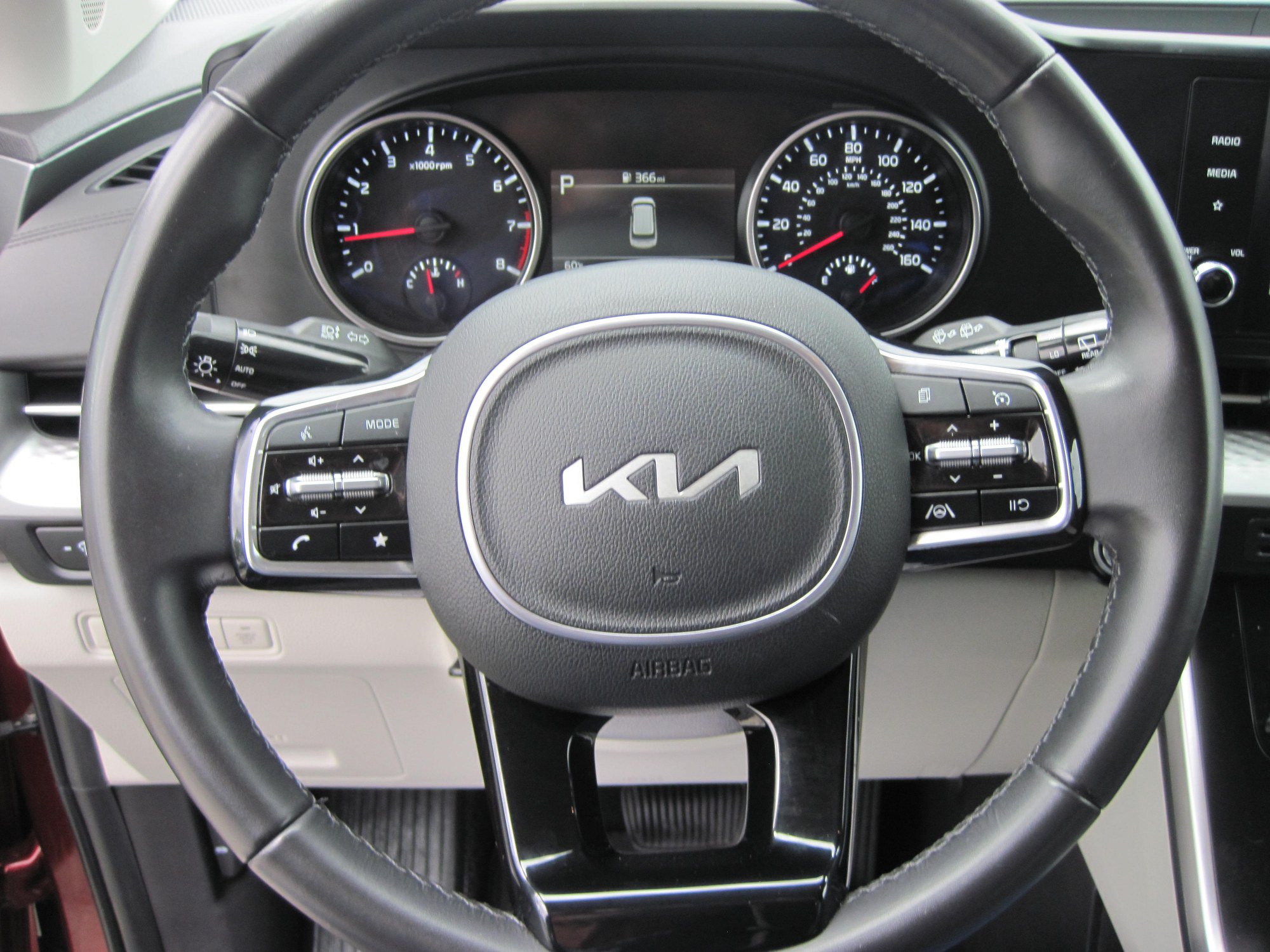 Used 2024 Kia Carnival LX FWD image 12