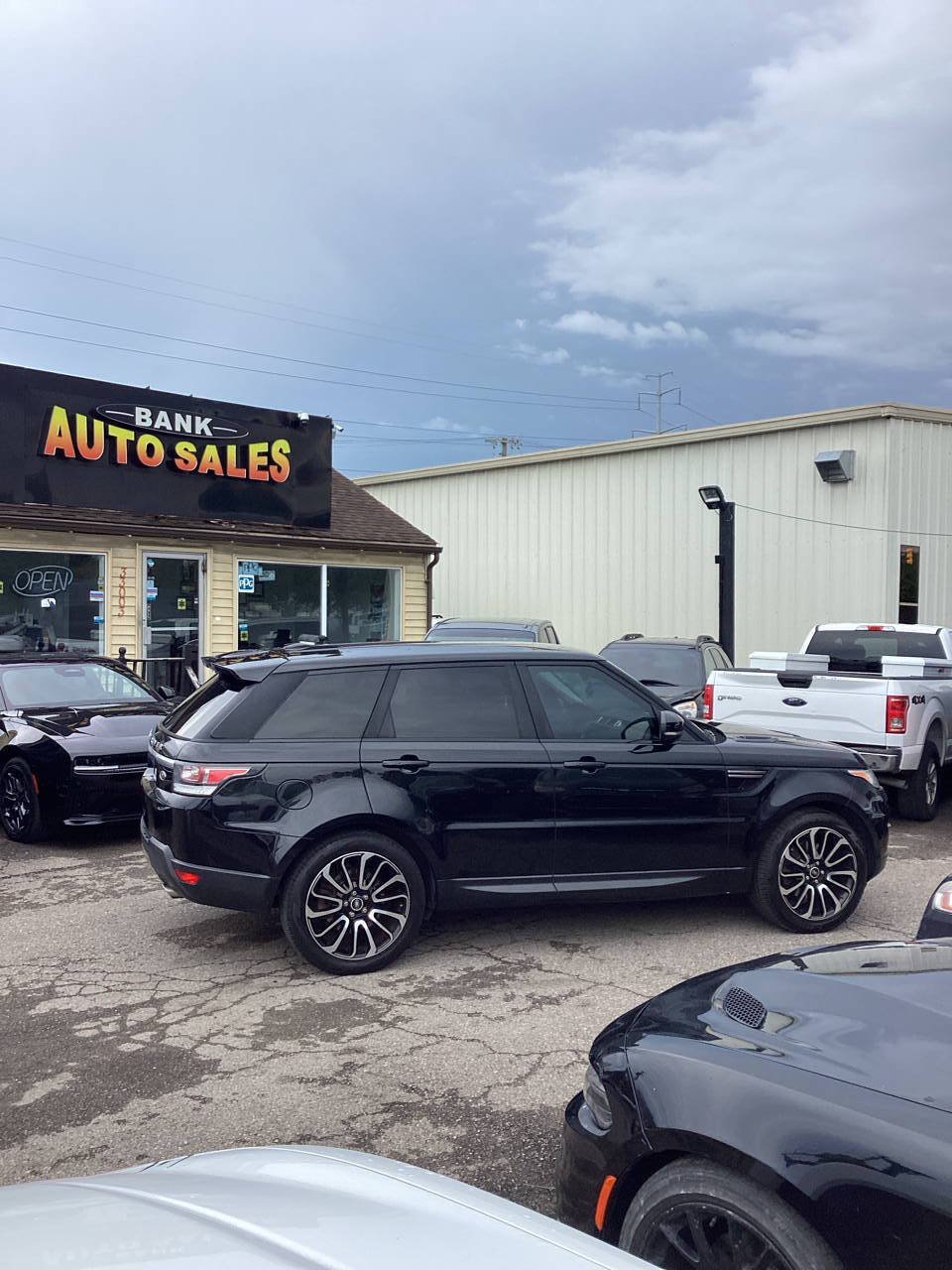 Used 2015 Land Rover Range Rover Sport SE AWD/4WD image 1