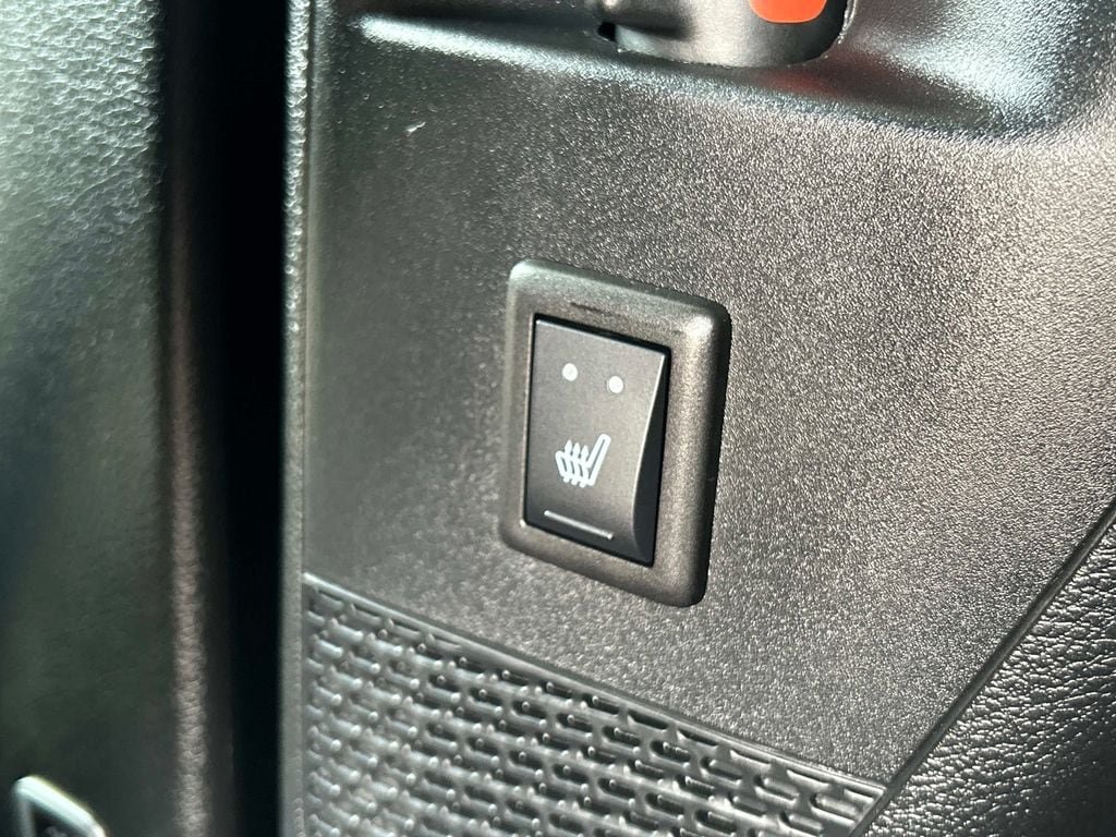 Used 2025 Chrysler Pacifica Limited FWD image 24