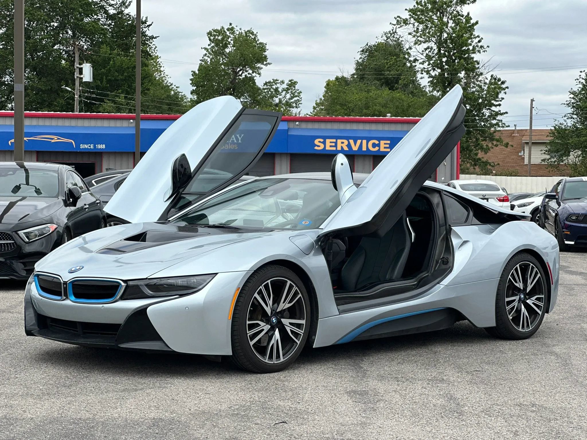 Used 2016 BMW i8 AWD/4WD image 1