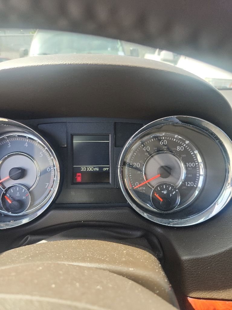 Used 2012 Chrysler Town & Country Touring w/ Entertainment Group #1 FWD image 20