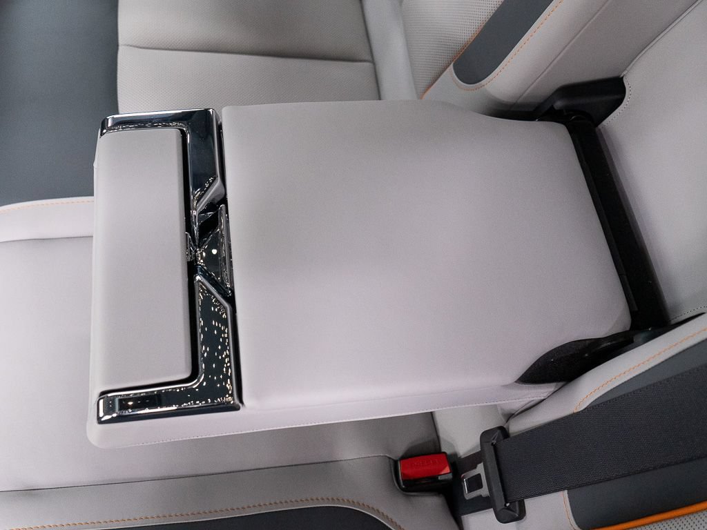 Certified 2023 Rolls-Royce Cullinan w/ Dark Exterior Package AWD/4WD image 27