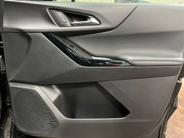 Used 2025 Chevrolet Equinox LT w/ Midnight Edition image 24