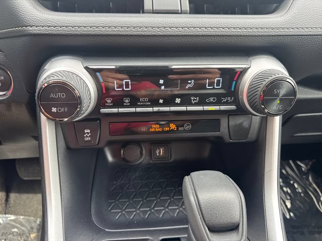 Used 2025 Toyota RAV4 XLE AWD/4WD image 24