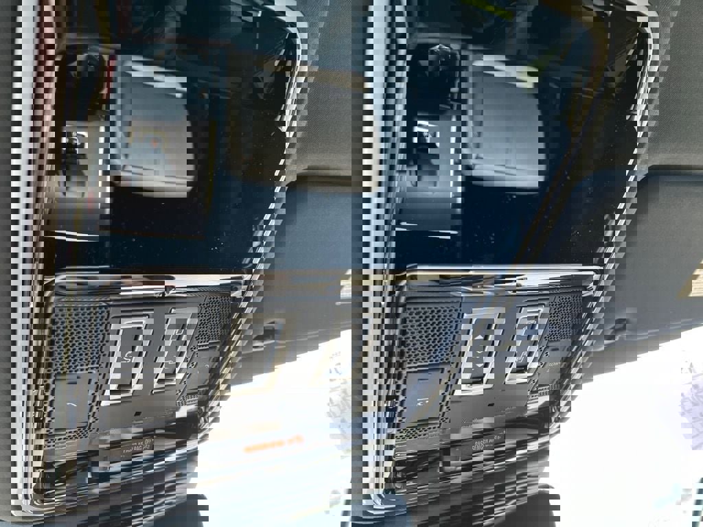 New 2026 Land Rover Range Rover Velar Dynamic SE image 21