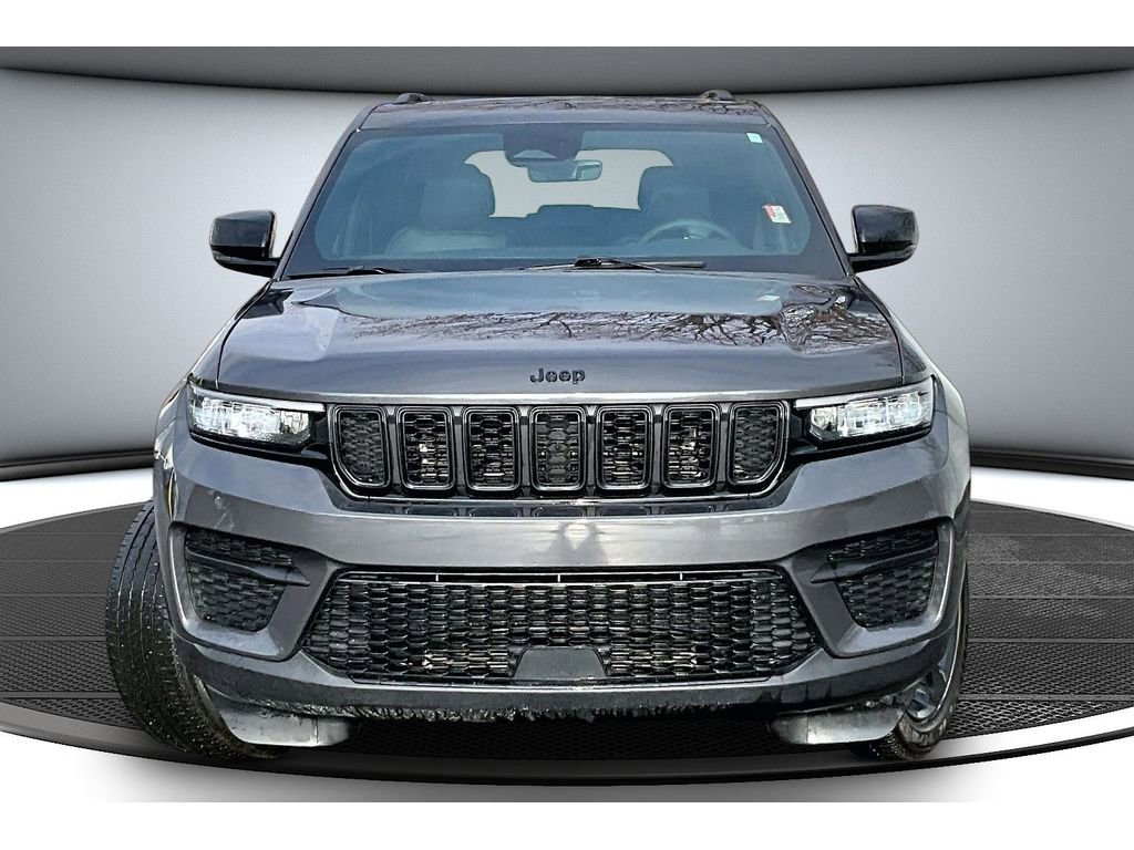 Certified 2025 Jeep Grand Cherokee Altitude image 4