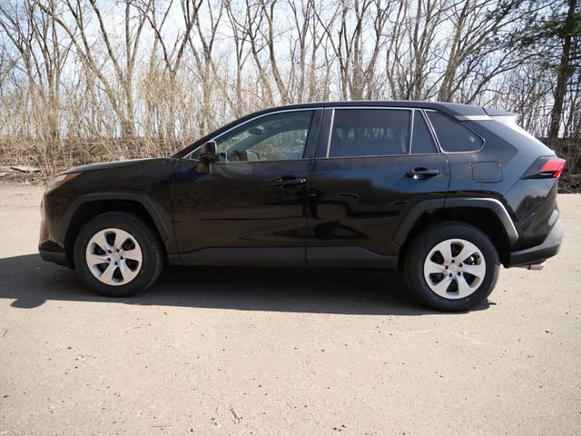 Used 2024 Toyota RAV4 LE AWD/4WD image 4