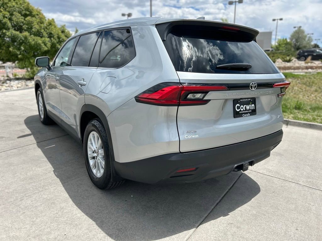 Used 2024 Toyota Grand Highlander AWD image 5