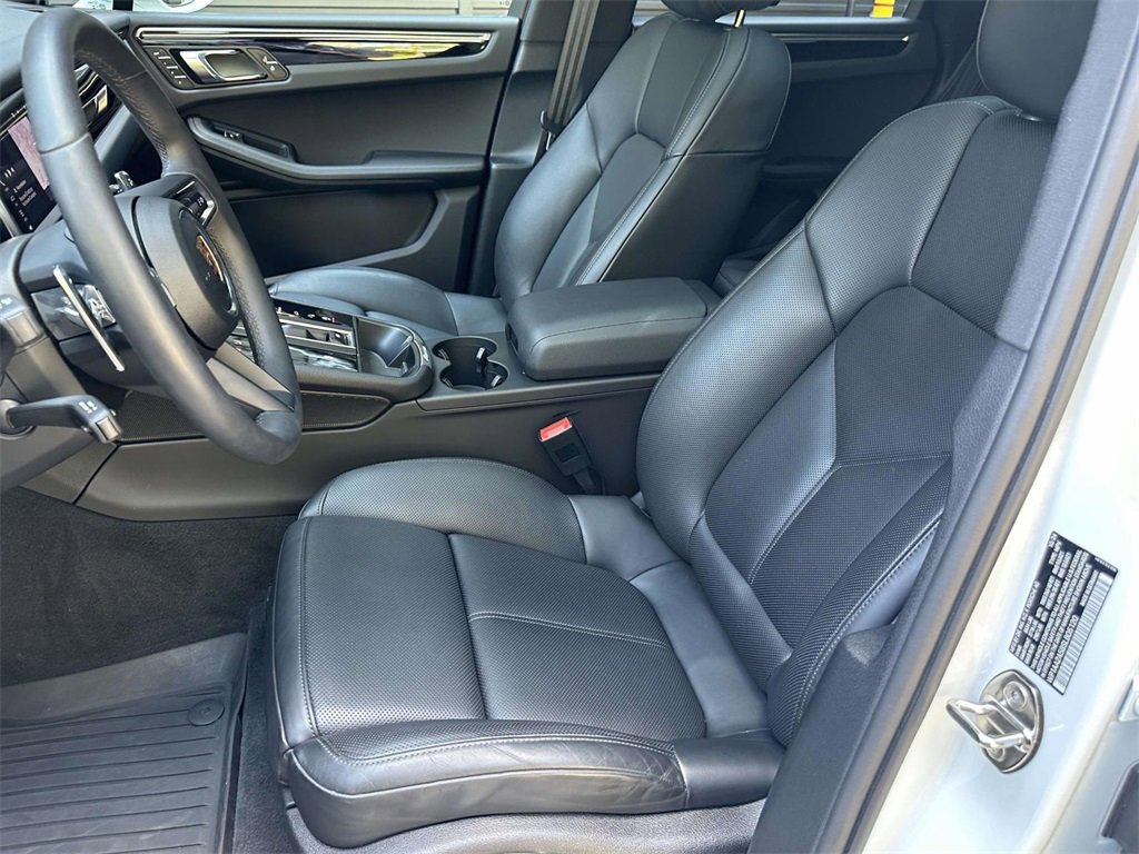 Used 2025 Porsche Macan image 19