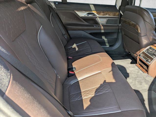 Used 2017 BMW 750i image 30