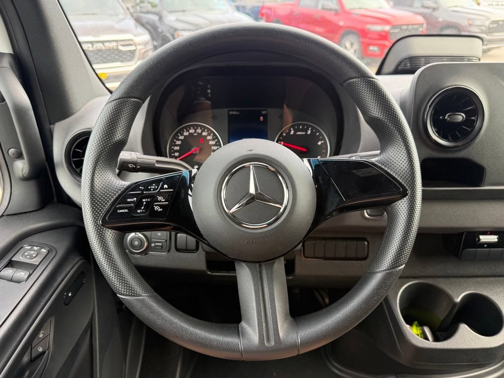 Used 2025 Mercedes-Benz Sprinter 2500 image 13