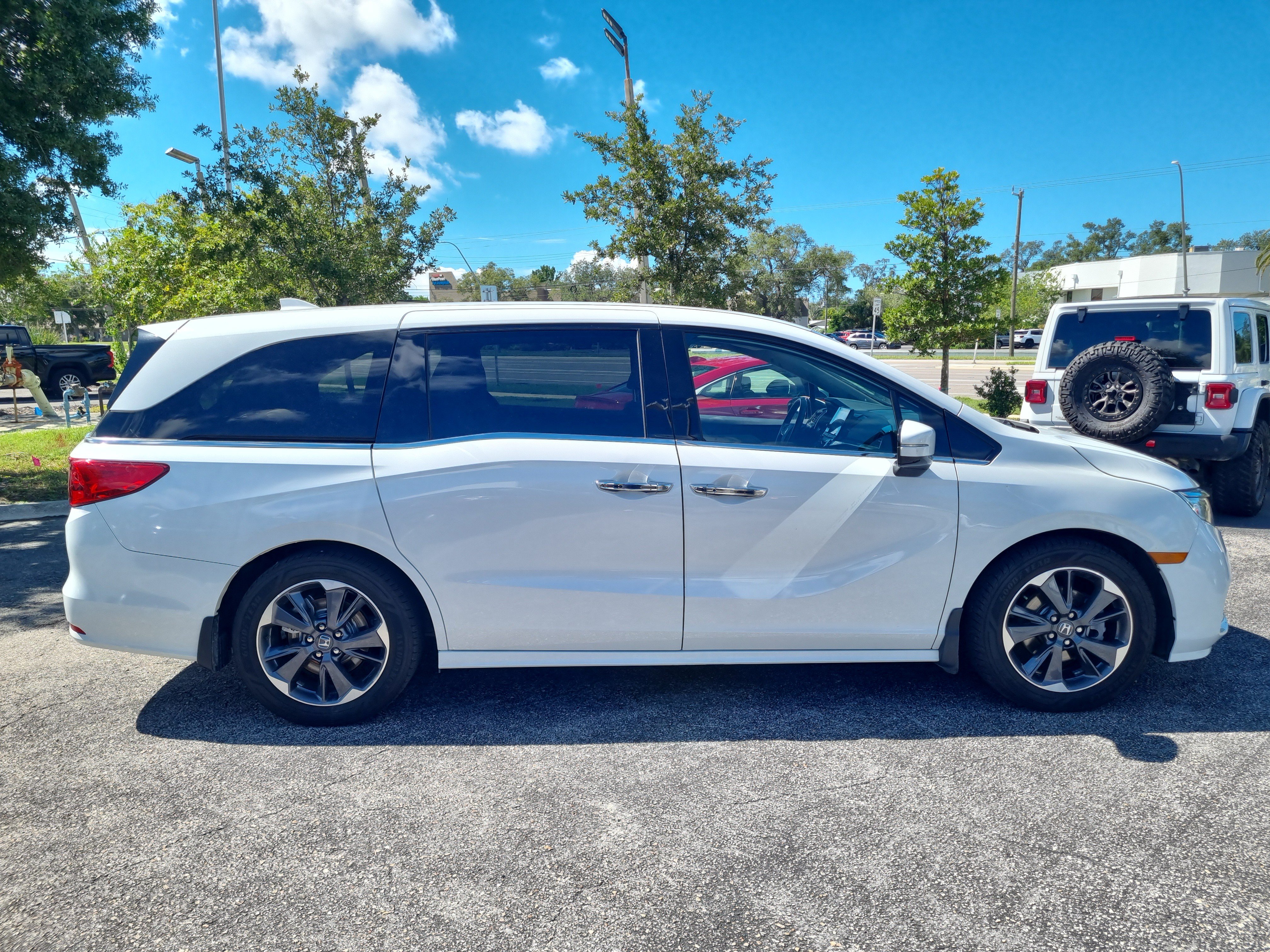 Used 2022 Honda Odyssey Elite image 8