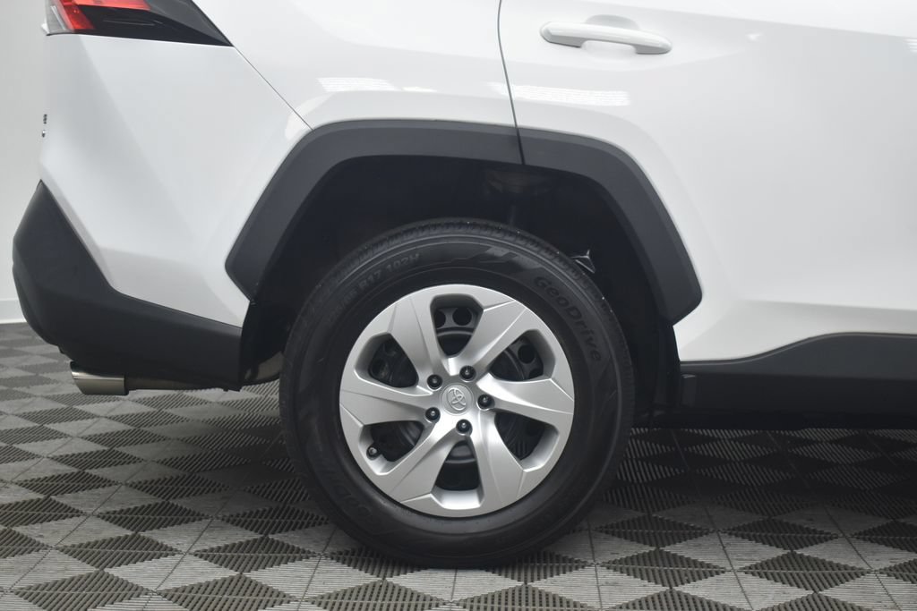 Used 2021 Toyota RAV4 LE AWD/4WD image 30