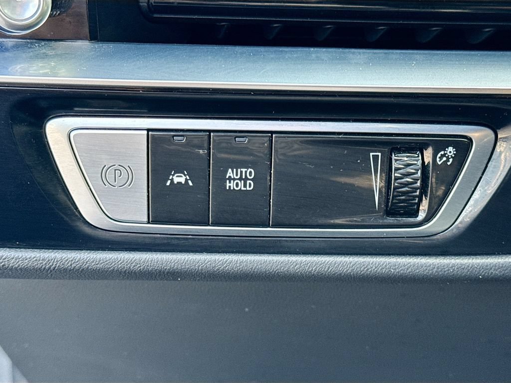 Used 2023 Cadillac Lyriq AWD image 11
