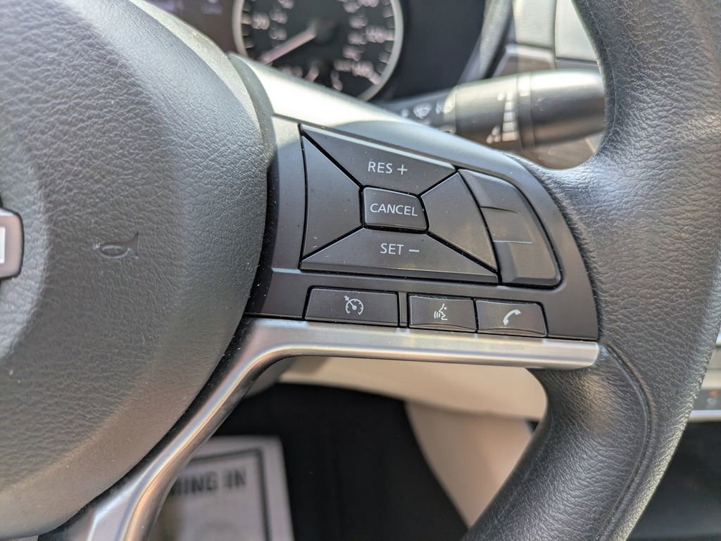 Used 2025 Nissan Altima 2.5 SV FWD image 16