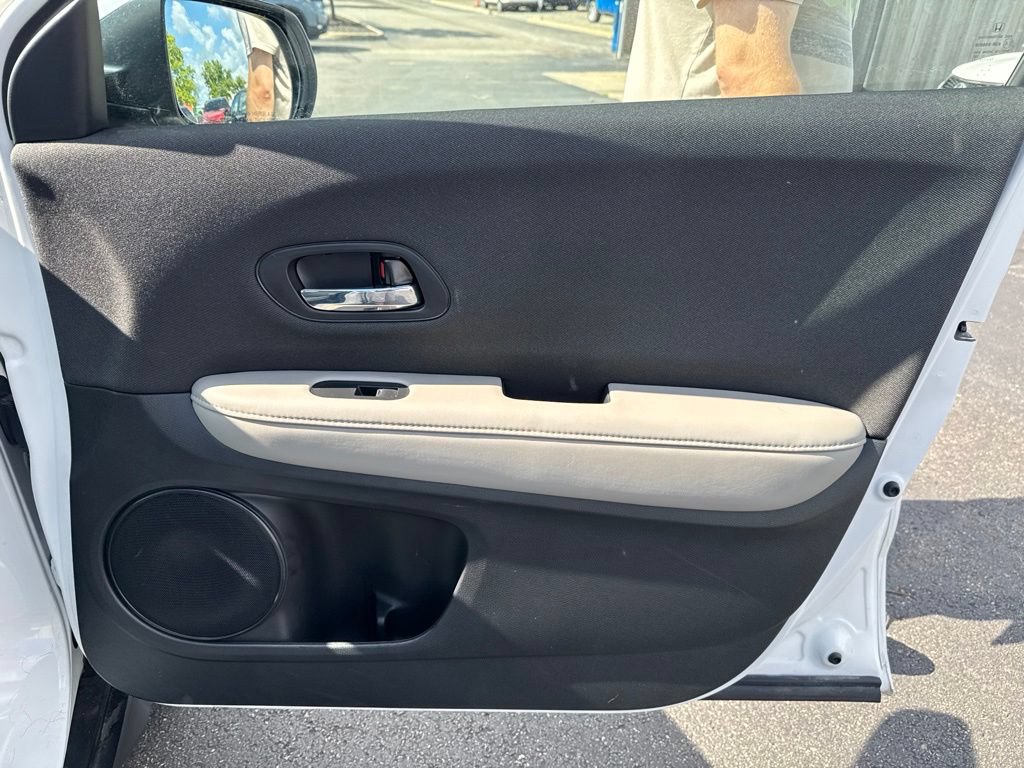 Certified 2021 Honda HR-V LX image 37
