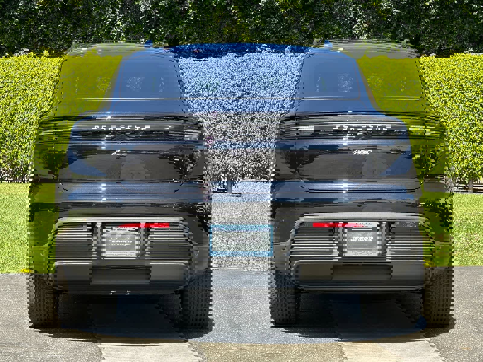 New 2026 Porsche Macan Electric RWD image 7