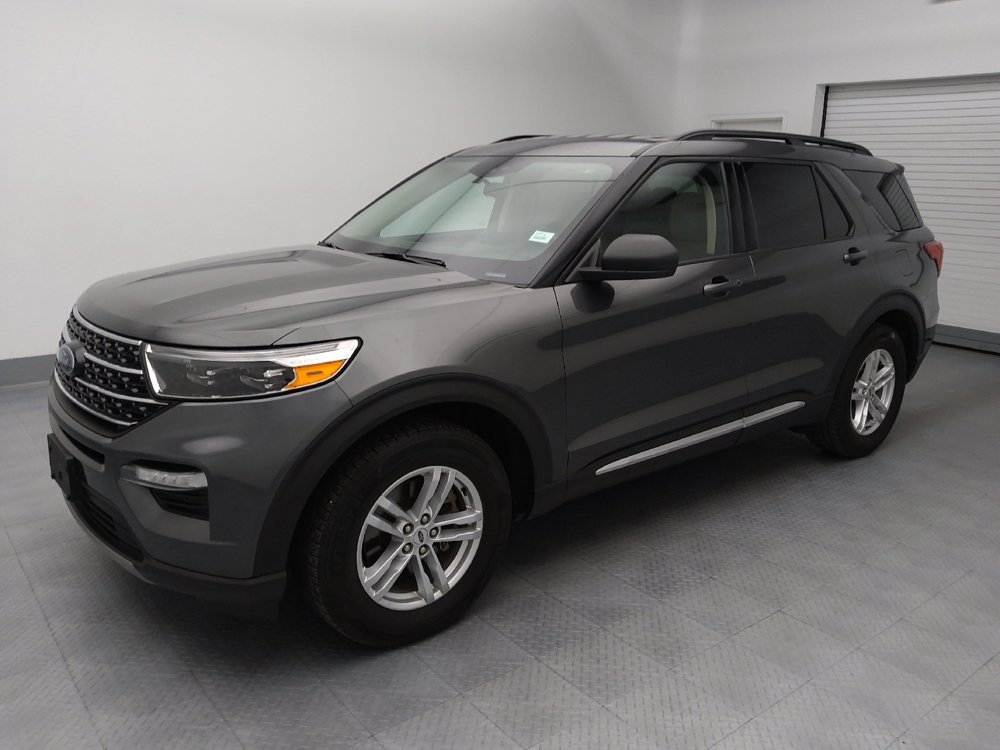 Used 2020 Ford Explorer XLT w/ Equipment Group 202A RWD image 2