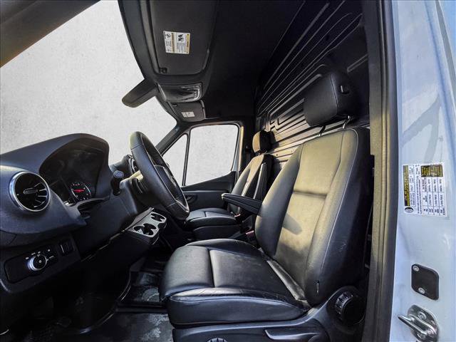 Used 2025 Mercedes-Benz Sprinter 2500 image 17