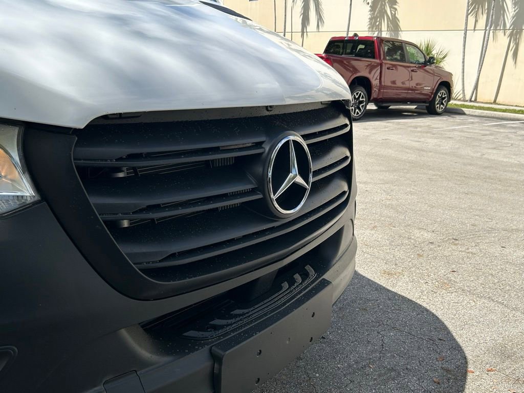 Used 2021 Mercedes-Benz Sprinter 4500 image 28