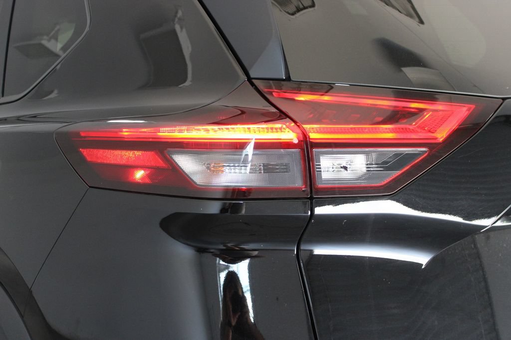 Used 2023 Nissan Rogue SV AWD/4WD image 52