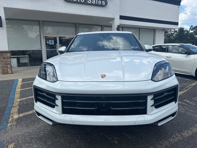 Used 2024 Porsche Cayenne image 2