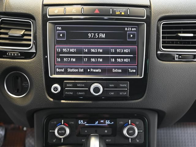 Used 2017 Volkswagen Touareg Sport AWD/4WD image 5
