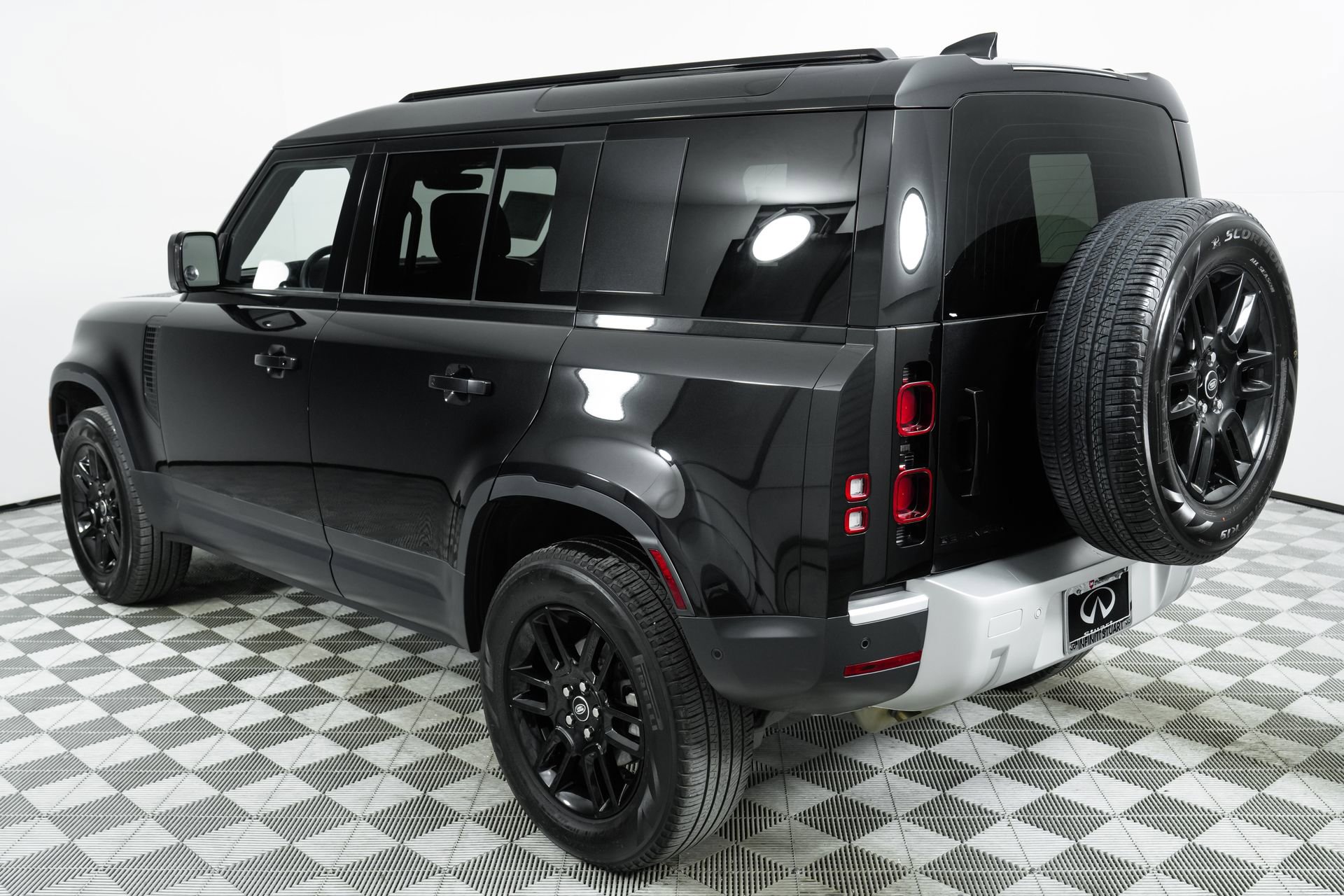 Used 2025 Land Rover Defender 110 S image 68